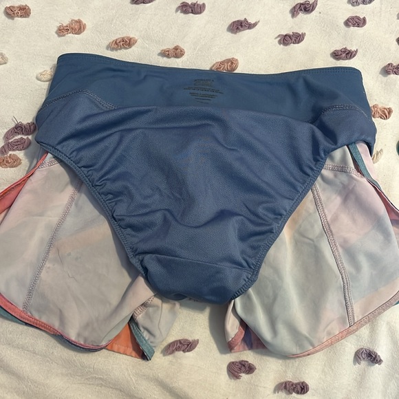 Athleta girl size medium, multicolored shorts - Picture 6 of 6